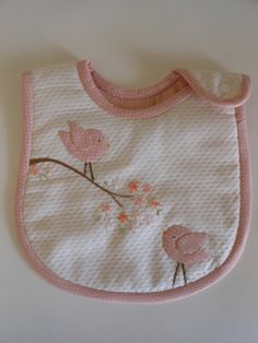 Diy Bibs, Baby Gifts To Make, Baby Barn, Tiny Clothes, Patchwork Baby, Baby Cover, Sewing For Kids