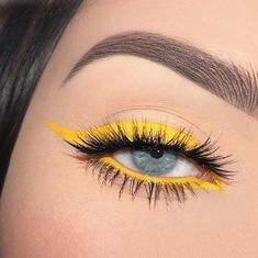 Makeup Unique, Yellow Eye Makeup, Yellow Makeup, Make Up Inspiration, Colorful Eye Makeup