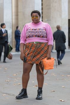 Paris's Best Fashion Week Street Style From Spring/Summer 2020 Is A Lesson In Transition Weather Dressing Pfw Street Style, Look Plus Size, Rock Outfit, Eve Outfit, New Years Eve Outfits, Outfit Inspiration Fall, Plus Size Kleidung