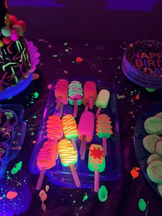 Cakesicles look like popsicles and taste like cake pops. These glow under black light thanks to edible glow dye Glow Party Food, Glow Birthday Party Ideas, Neon Pool Parties, Neon Cakes, Glow In Dark Party, Neon Birthday Party, Glow In The Dark Party, Sweet Sixteen Birthday Party Ideas, Glow Birthday Party