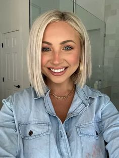 Short Tapered Bob, Blonde Bob Short, Too Faced Pumpkin Spice, Blonde Lob Hair, Soft Bob, Tapered Bob, Ashy Hair, Pink Lip Balm, Summer Moon