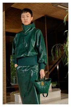 Givenchy Resort 2019 Paris Fashion Show Collection: See the complete Givenchy Resort 2019 Paris collection. Look 6 Kids Clothes Sale, Best Designer Bags, Resort Fashion, Resort Collection, Fashion Show Collection, Vogue Paris, Look Fashion, Leather Fashion, Paris Fashion