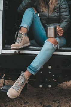 Outdoor Style Women, Outdoor Winter Outfit, Wander Outfit, Camping Outfits For Women, Cozy Winter Fashion, Rok Outfit, Looks Jeans, Hiking Outfit Women, Style Essentials