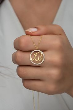 Nereze | Gold Color Islamic Motivated Allah Word Necklace - TryAladdin Allah Necklace, Fitr Eid, Fesyen Islam, Jewelry Necklace Simple, Islamic Jewelry, Word Necklace, Pretty Jewelry Necklaces, For Ramadan, Protection Necklace