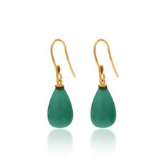 Natural Chrysoprase Dangle Drop Teardrop Earrings in 18k Solid Yellow gold For Women Green Gemstone Earrings May Birthstone  ★PRIMARY STONE DETAILS ★ * STONE NAME:- Chrysoprase  * STONE SHAPE:- Teardrop * STONE PIECES:- 2 * STONE WEIGHT:- 26.65 Carats * STONE SIZE:- 18.54x9.54 MM * STONE QUALITY:- AAA * SETTING USED:- Drilled * STONE COLOR:- Green * STONE CUT & POLISH:- Excellent * BIRTHSTONE:- May ✔✔On Customer Demand We Offer Certificate Also. ✔✔Our Jewelry Will Not Turn Black. Because It Is H Yellow Gold Gemstone Teardrop Earrings, Gold For Women, May Birthstone, Green Gemstones, Stone Cuts, Green Stone, Solid Yellow, Teardrop Earrings, Pink Sapphire