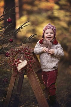 Christmas Mini Sessions Outdoor, Toddler Christmas Photos, Christmas Photoshoot Kids, Outdoor Christmas Photos, Christmas Pictures Kids, Tree Farm Mini Session, Christmas Mini Shoot