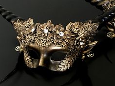 The twirling venetian mask has black/gold horns jutting out from the sides and animal-inspired mask for women in gold is bifurcated by eye design: metallic floral/brocaded patterns. Perfect for any event or function. Black And Gold Masquerade Mask, Masquerade Mask Women, Couples Masquerade Masks, Gold Masquerade Mask, Black Masquerade Mask, Halloween Costume Mask, Woman In Gold, Ball Mask, Animal Mask