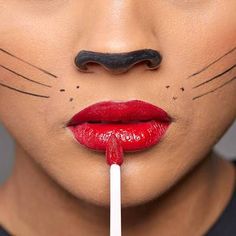 Cat Makeup Look, Makeup Look For Halloween, Cat Costume Makeup, Cat Face Makeup, Cat Makeup Tutorial, Simple Cat Makeup, Halloween Makeup Kits, Essential Makeup Brushes