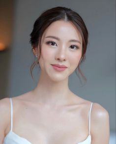 Fresh Make Up Look For Morena, Grad Makeup Asian, Girlish Makeup For Wedding, Asian Wedding Makeup Round Face, Asian Bridal Look, Wedding Make Up Natural Asian, Simple Bridesmaid Makeup Asian, Wedding Makeup Japanese