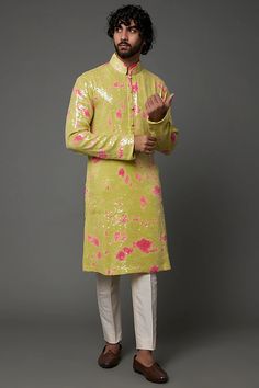 Green Printed Kurta Set Design by Akanksha Gajria Men at Pernia's Pop Up Shop 2023 Kurta Set Design, Men's Kurta, Set Design, Put On, A Man