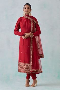 Red straight kurta featuring sequin hand embroidery with back cut-out. Paired with a churidar and an embroidered sheer dupatta. - Aza Fashions Sheer Dupatta, Kurta Patterns, Kurta Set For Women, Designer Bridesmaid Dresses, Straight Kurta, Cotton Kurta, Churidar, Kurta Set, Set For Women