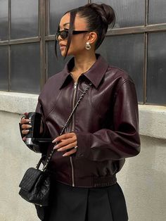 Model wearing the red Zip-Up Faux Leather Jacket Burgundy Aesthetic, Leather Jacket Zipper, Short Coats Women, Short Leather Jacket, Mode Mantel, Ladies Short Jackets, Fashion Paris, High Street Fashion, Pu Leather Jacket