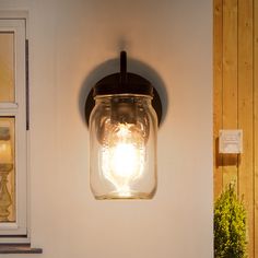 A simple clear glass jar hangs from a hooked arm to create this modest wall sconce. It features a steel holder and glass jar shades provides the functions of illumination and decoration. LNC Aries 6.7-in 1-Light Oil-Rubbed Bronze LED Traditional Vanity Light | AAZQIRLWS297956 Fireplace Hallway, Farmhouse Style Lighting Fixtures, Bathroom Wall Lighting, Bulb Lights, Farmhouse Style Lighting, Ceiling Fan Bathroom, Vanity Light Bar, Traditional Vanity, Vintage Mason Jars