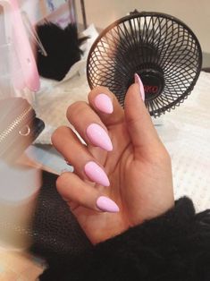 This color and type of acrylic nails are my favorite. Stiletto Nail Art, Ideas Nails, Nails Pink, Pink Spring, Types Of Nails, Nail Shapes, Gorgeous Nails, Stiletto Nails