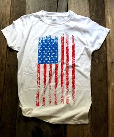 American Flag Distressed T-shirt - Short Sleeve - White with American Flag Graphic - 100% Ring Spun Cotton - Women's Teen - Adult Sizing ***This is a fitted style t-shirt American Flag Shirts, Jessica King, American Flag Clothes, Botas Western, Distressed T Shirt, American Flag Tshirt, Fourth Of July Shirts, American Flag Shirt, Western Boho