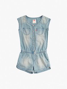 Embrace a timeless classic with Levi's Woven Romper! Created from Cotton Indigo Twill fabric, it gives comfort and durability. The sleeveless design and an elastic waistband ensure complete freedom during play, while the button closure and two chest pockets add to this romper's practical charm. Your little one's playtime just got a style upgrade! Twill romper Sleeveless cut Elastic waist Buttoned closure Two chest pockets Light Wash Levis, Style Upgrade, Twill Fabric, Timeless Classic, Levi's, Elastic Waist, Rompers, Elastic, Fabric