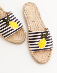 Style Espadrilles, Floaty Summer Dresses, Striped Espadrilles, Espadrilles Slides, Holiday Shoes, Cute Sandals, Espadrille Shoes, Sandals Summer, Boot Shoes Women