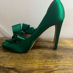 Valetino Open Shoes Beautiful Color Green Ankle Strap Heels For Gala, Green Heels For Gala, Chic Green Heels For Events, Elegant Green Heels For Spring, Green Almond Toe Heels For Formal Occasions, Elegant Green Spring Heels, Elegant Green Heels With Padded Heel, Elegant Green Heels For Evening, Elegant Green Open Heel Heels