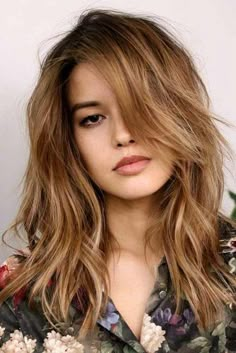 Angle Bob, Medium Length Hairdos, Medium Length Wavy Hair, Shoulder Length Curly Hair, Messy Waves, Straight Hair Cuts, Medium Long Hair, Medium Hairstyles, Haircuts For Medium Hair