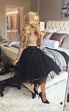 Sleigh the Holidays | Her Campus What to Wear for each Holiday Occasion. Black Tulle Skirt, Tulle Skirts Outfit, Rok Outfit, Gonna In Tulle, Skirt Tutu, Skirt Tulle, Mode Tips, Christmas Party Outfit, Christmas Party Outfits