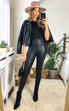 Black Leather Leggings Outfit, Look Kimono, Pu Leggings, Leggings Outfit Fall, Pleather Leggings, Leather Leggings Outfit, Black Leggings Outfit, Black Leather Leggings