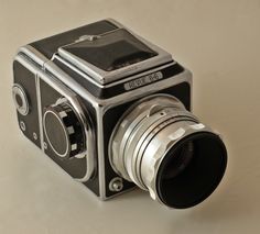 an old fashioned camera sitting on top of a table