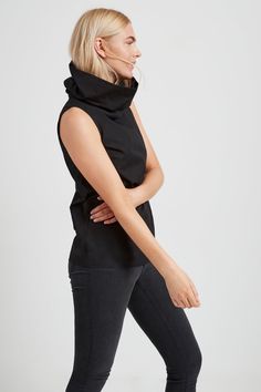 Make a statement with the Marcy Sleeveless Top, a structured and sleek shirt that transforms into a turtleneck. Marcy's unique turtleneck can be worn in two ways — fold in half to wear it gathered at the neckline, or amp up the oversize by standing up the collar for free-form volume. Crafted from 100% European poplin cotton, Marcy provides effortless day-to-night styling possibilities. [SPLIT] Sam, in light beige, is 5'8" (173 cm) tall, wearing size XS. Maritza, in black, is 5'9.5" (177 cm) tall Modern Stretch High Neck Tops, Modern High Neck Tops For Workwear, Chic Cotton Turtleneck Top, Chic High Neck Cotton Tops, Modern Turtleneck Top For Layering, Versatile Stretch Tops With Funnel Neck, Versatile Cotton Turtleneck Top, Chic Neutral Sleeveless Top, Black Cowl Neck Top For Spring