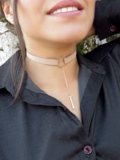 "O Ring Choker, Choker Necklace, Suede Choker Necklace, Bohemian Tan Choker Necklace, Women Fashion Jewelry, Leather Choker, Boho Jewelry ❤ BUY ANY 2 ITEMS ANS GET 15% OFF!! (USE COUPON CODE '15OFF') ❤ ❤ BUY ANY 4 ITEMS ANS GET 20% OFF!! (USE COUPON CODE '20OFF') ❤ ❤ BUY ANY 6 ITEMS AND GET 25% OFF!! ((USE COUPON CODE '25OFF') ❤ Complete any outfit with this gorgeous fashionable and trendy O ring leather choker necklace ! Made from 5x1.5mm suede leather cord, 20mm gold plated connector ring, cha Suede Choker Necklace, Diy Choker, O Ring Choker, Day Collar, Karma Necklace, Leather Choker Necklace, Womens Chokers, Ring Der O, Neck Choker