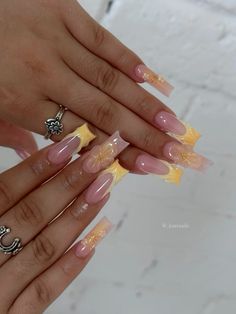 French tip aura nails, orchid nauils, nail inspo Tropical Nails Coffin, Tropical Nails Square, French Tip Aura Nails, Aura Nails With French Tips, Orchid Nails Square, Aura French Nails, Yellow Vacation Nails, Aura Nails French Tip, Aura French Tip Nails