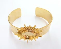 Material Wrist strap : Brass Blank : zinc alloy Color: Shiny Gold Wristband width: 20 mm Blank Size : 16 mm Round blank inner depth : 3 mm Quantity : 1 pc. To see other all Silver Bracelet Blanks please click below https://www.etsy.com/shop/AZsupplies/search?search_query=bracelet+blank+silver&order=date_desc&view_type=list&ref=shop_search To see other all Silver Ring Blanks please click below https://www.etsy.com/shop/AZsupplies/search?search_query=nice+silver+ring+blank&order=da Gold Cabochon Bangle Jewelry, Gold Metal Bracelets With Cabochon, Gold Metal Bracelet With Cabochon, Gold Metal Jewelry With Adjustable Band, Adjustable Gold Round Cuff Bracelet, Gold Nickel-free Round Cuff Bracelet, Adjustable Metal Cuff Jewelry, Gold Cuff Bracelet With Adjustable Band As Gift, Sun Bracelet