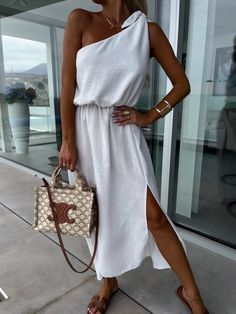 Material: Blending Style: Casual Pattern Type: Solid Sleeve Style: Off The Shoulder Sleeve Length: Sleeveless Neckline: Strapless Dresses Length: Ankle Length Elastic: NO(Nonelastic) SIZE Bust(inch) Waist(inch) Length(inch) S 33.1 24.4 62.2 M 34.6 26.0 63.8 L 36.2 27.6 65.4 XL 37.8 29.1 66.9 Beige One-shoulder Maxi Dress For Summer, Summer White One-shoulder Maxi Dress, White One-shoulder Maxi Dress For Summer, White One Shoulder Maxi Dress For Day Out, White One-shoulder Casual Maxi Dress, Casual White One-shoulder Maxi Dress, Strapless Dresses, Ankle Length Dress, Summer 2024