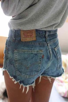 Look Short Jeans, Denim Shorts Outfit, Outfit Short, Bohol, Mode Casual, Mini Shorts, Levis 501, Looks Style, Mode Inspiration