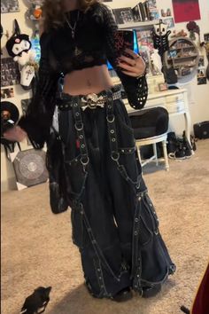 baggy tripp nyc pants grunge y2k outfit inspo skull belt mesh fishnet crop top alt girl mirror selfie skull belt Tripp Nyc Pants Outfit, Tripp Pants Outfit, Tripp Nyc Outfit, Alt Pants, Outfits Alt, Pants Grunge, Tripp Nyc Pants, Skull Pants, Skull Belt