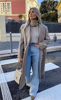 Fall White Trousers Outfit, February Fashion 2024, March New York Outfits, What To Wear In Nyc In March, Nyc Broadway Outfit, Mom Fall Outfits 2023, Really Cold Weather Outfits, Light Wash Jeans Outfit Fall