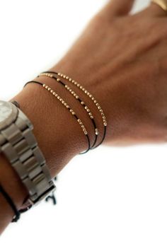 Disco friendship bracelet - 14k solid gold - Vivien Frank Designs Wrap Armband, Silk Bracelet, Diy Armband, Schmuck Diy, Friendship Bracelets With Beads, Rose Gold Beads, Circle Bracelet, Bracelet Friendship, Gold Bead Bracelets