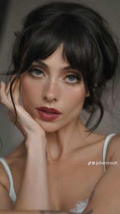 Johanna Herrstedt, Tumblr Era, Wedding Hair And Makeup, Vintage Hairstyles, Hair Dos, Hair Day, Hairstyles With Bangs, Dark Hair