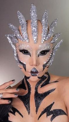 Mohawk Headpiece, Queen Makeup, November 9, Body Painting, Halloween Crafts, Headpiece, Instagram A, Halloween Face, Face Makeup