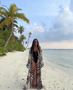 Maldive Outfit Ideas, Bali Looks, Kimono Beach Outfit Bikinis, Honey Moon Outfit, Honey Moon Outfits The Beach, Maldives Outfit, Beachwear Triangle Top Cover-up For Beach, Chic Beach Cover-up, Maldives Outfit Ideas