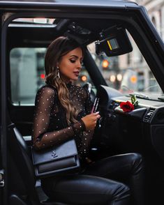 Winter Date Night Outfits That Are Cozy & Chic - Mia Mia Mine Elegantes Party Outfit, Maria Vizuete, Tattoo Eyeliner, Night Outfits Winter, Mia Mia Mine, Winter Date Night, Winter Date Night Outfits, Life Vibes, Mia Mia