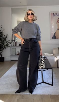 Chic Mom Outfits Fall, Quiet Luxury Midsize, 90s Fashion Minimalism, Elevated Work Outfit, La Street Style 2024, Edgy Business Casual Outfits, Opera Outfit Ideas, Midsize Street Style, Outfit Ideas For Work Casual