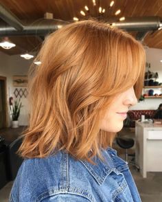 Season Aesthetic, Medium Layered Haircuts, Strawberry Blonde Hair, Shoulder Length Hair Cuts, Iconic Fashion, Penteado Cabelo Curto, Mid Length Hair, Women Outfit, Medium Hair Cuts