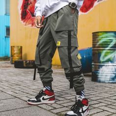 How To Wear Sweatpants, Hip Hop Cargo Pants, Streetwear Cargo Pants, Camouflage Cargo Pants, Jogger Pants Casual, Outfit Streetwear, Sweatpants Style, Pockets Fashion, Joggers Pants