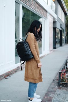 Small Black Leather Backpack, French Capsule Wardrobe, Cool Backpack, Smart Casual Dress, Street Style Bags, Stylish Backpacks, Street Style Inspiration