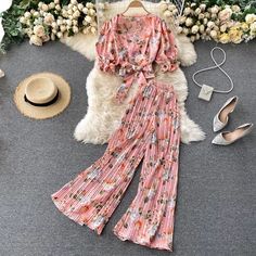 Robes Glamour, Floral Print Pants, Bohemian Women, Floral Set, Bohemian Floral, Printed Pants, High Waisted Pants, Short Tops, Chiffon Tops