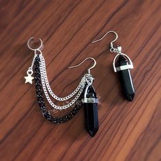 Ušný Piercing, Black Onyx Crystal, Emo Jewelry, Ear Cuff Chain, Crystal Ear Cuff, Ear Cuff Earrings, Edgy Jewelry, Cool Piercings, Onyx Crystal