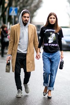 Milan Fashion Week Street Style Fall 2016 | POPSUGAR Fashion Outfit Couple, Milan Fashion Week Street Style, Baggy Style, Look Short, Winter Mode, Popsugar Fashion, Milano Fashion Week, Looks Street Style