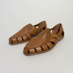 Vintage ESPIRT leather sandals in beautiful, unworn condition. Color is a Cognac Brown. Classic and versatile to style. Size is US 7 1/2. Condition: Beautiful, unworn, and in excellent vintage condition. Bottoms of shoes have no signs of wear. Shoe Size: US 7.5, EU 38, UK 5.5 Heel Height:  .5 INCHES   - ALL ITEMS ARE FINAL SALE. NO REFUNDS OR EXCHANGES - Vintage Esprit, Slip On Flats, Leather Flat Shoes, Flats Shoes, Shoes Leather, Loafers For Women, Cognac, Leather Sandals, Heel Height