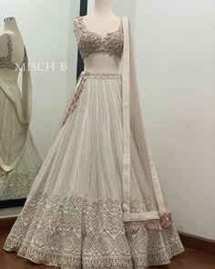 Chikankari Wedding Lehenga, Chikankari Lehenga Designs, Lehenga Designs Traditional, Best Lehenga Designs, Lehenga Inspiration, White Lehenga Choli, Wedding Fits, Chikankari Lehenga, Baju Kahwin