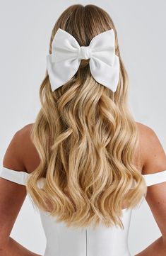 Add a playful finishing touch to all of your looks with the Perrie hair bow clip. Made in soft satin fabric with a barrette clip to secure into your hair, this accessory will look dreamy matched with bow-adorned styles including Elenora, Emilie, Whitney and more. 



Colour: Ivory.

Satin fabric.

Bow design.

Barrette clip to secure into hair.

 Size: ONE SIZE Downdo Hairstyles, Homecoming Dresses Corset, Pink Monochrome, Midi Dress Wedding Guest, Long Sleeve Bridesmaid Dress, Dresses Flowy, Split Long Dress, Hair Bow Clip, Maxi Dress Sale