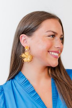 Andrea Earrings in Gold. Made in silver with 24kt gold plating. Nickel-free. Measurements: Length 7 cm. Earrings In Gold, 24kt Gold, Accessories Jewelry Earrings, Bracelet Gift, Gold Plating, Jewelry Accessories, Gold Plate, Jewelry Earrings, Hair Accessories